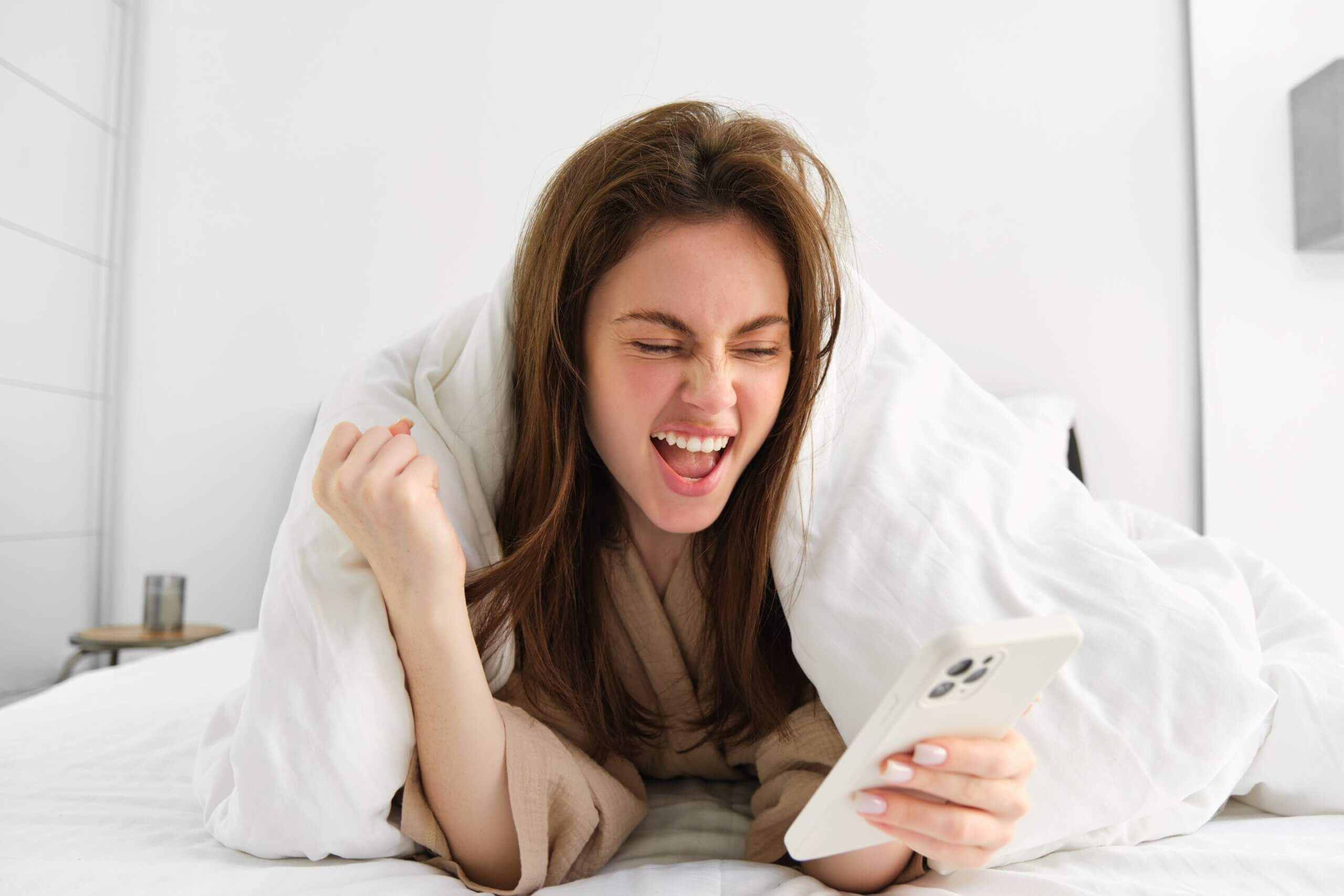Flirten per SMS: Ein vollständiger, peinfreier Leitfaden (mit Beispielen)
