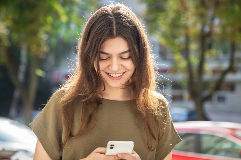 65 Deep Love Messages for Her (To Brighten Her Whole Day)
